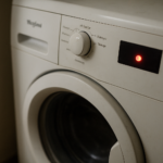 Voyant rouge sur une machine à laver Whirlpool 6 Sense : causes et solutions